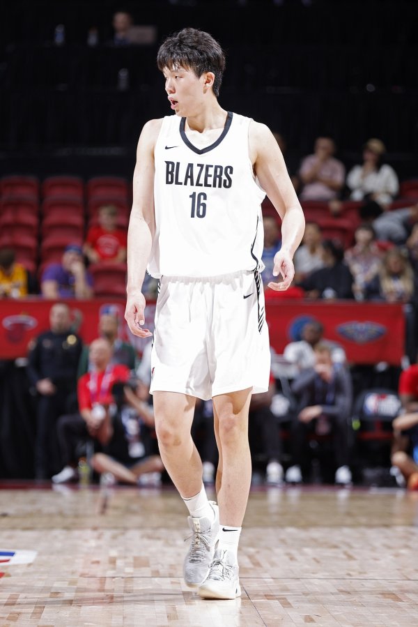 股票配资炒股论坛 尼克-杨: 姚易之后中国球员在NBA断层了 很高兴看到杨瀚森
